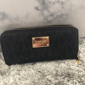 Michael Kors zippered black wallet